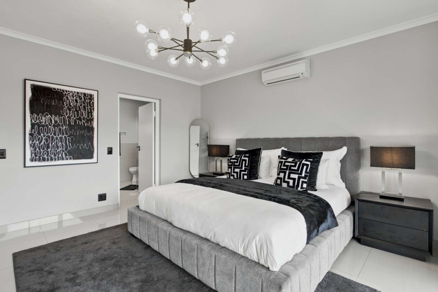 7 Bedroom Property for Sale in Oranjezicht Western Cape